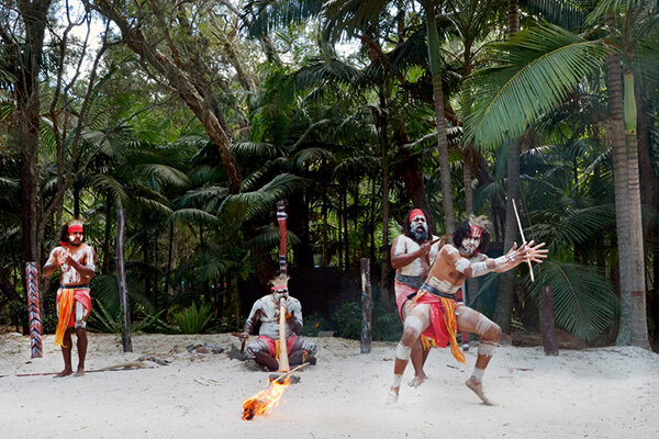 儀式などの踊り
