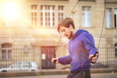 ボクサーの縄跳びトレーニングはきつい？縄跳びの効果と飛び方｜NOA ONLINE 【Boxing】