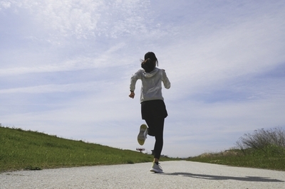 寒さに負けない！冬ランニングの効果とおすすめの服装｜NOA ONLINE 【Fitness】