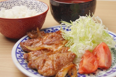 疲れて何も作りたくない！コンビニで買える筋トレ飯｜NOAオンライン【Fitness】