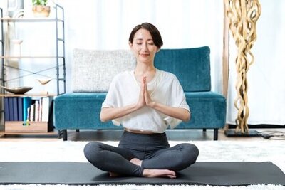 ストレスを感じたらヨガを！心が軽くなる呼吸とポーズの組み合わせ｜NOA ONLINE【Yoga】