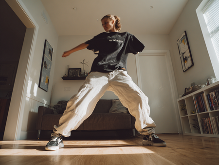 u2933761673_A_student_practicing_hip-hop_dance_alone_at_home__b5a1e343-968d-48fe-9eda-c5e14ad3f0c0_3 (1).png