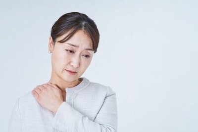 肩こり知らずの体に！ヨガで肩甲骨をほぐす習慣｜NOA ONLINE