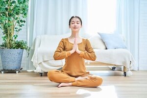 寒い朝でも動ける！体を温める冬ヨガの始め方｜ NOA ONLINE YOGA