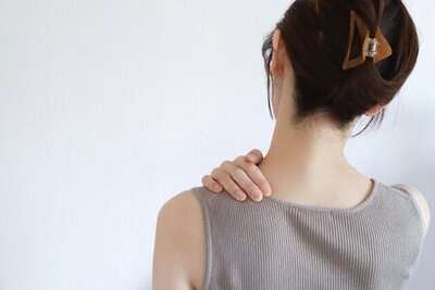 首・肩が重い人必見！スマホ疲れ解消ヨガポーズ5選｜NOA ONLINE【YOGA】