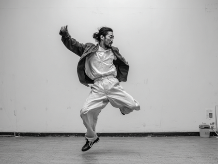 u2933761673_A_Japanese_man_in_his_30s_dancing_energetically_t_66977ce5-629e-45f7-92bb-41f8484730b0_3.png
