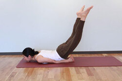 7.バッタのポーズ