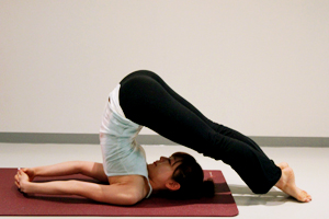 ヨガのポーズ集「鋤のポーズ」【NOA ONLINE｜ノアオンライン】ヨガ